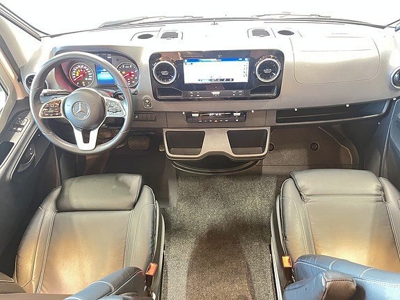 Vehicle Image 29
