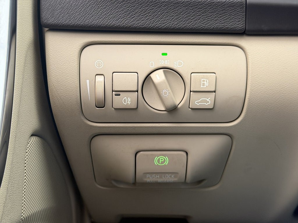Vehicle Image 26