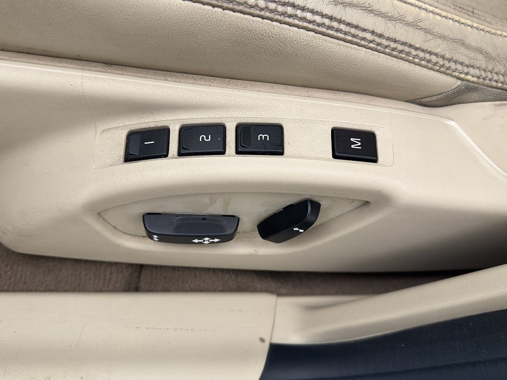 Vehicle Image 28