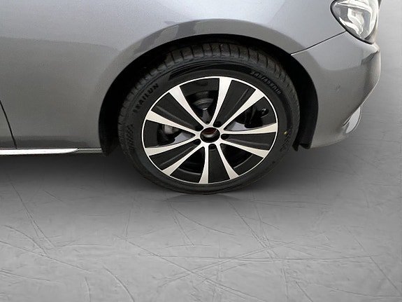 Vehicle Image 38