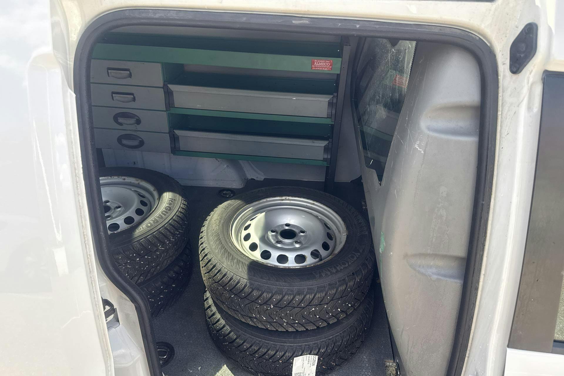 Vehicle Image 8