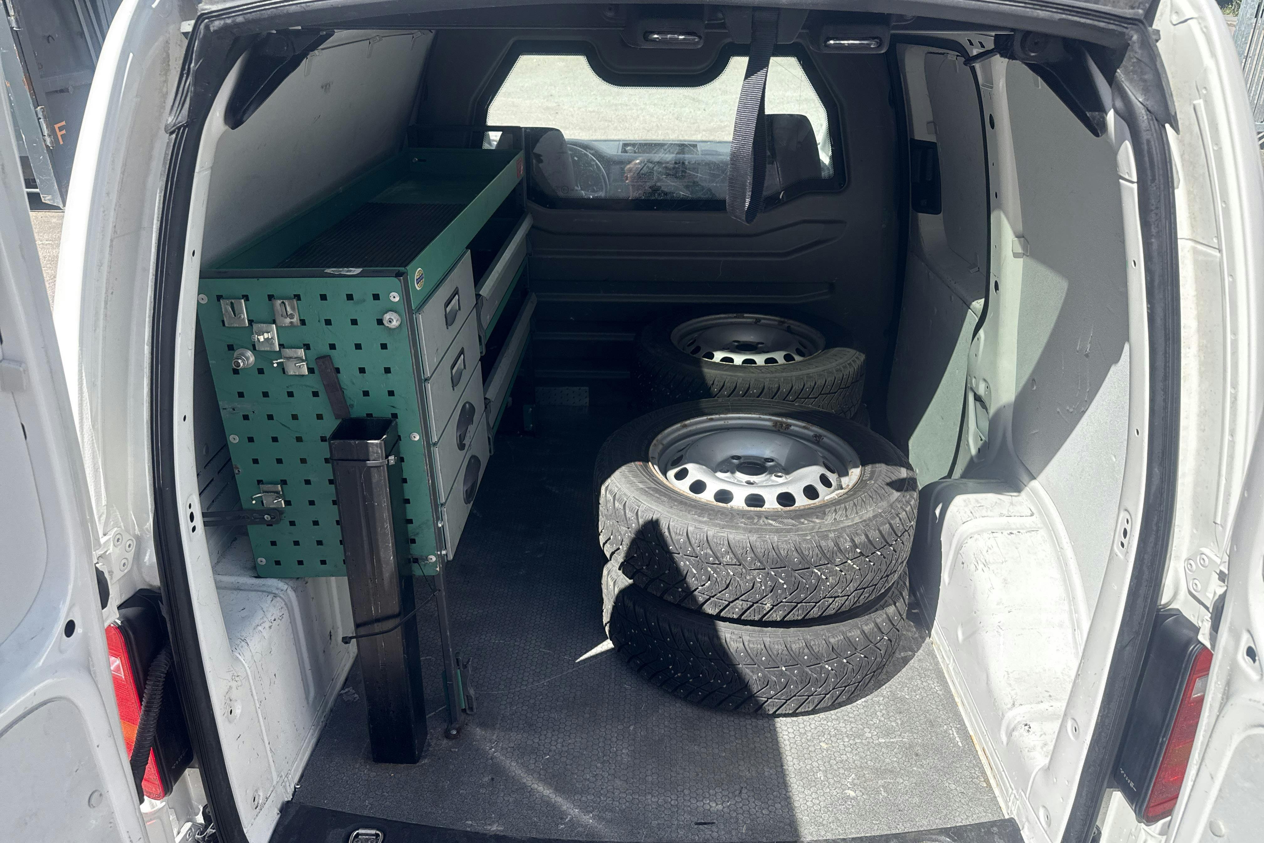 Vehicle Image 9
