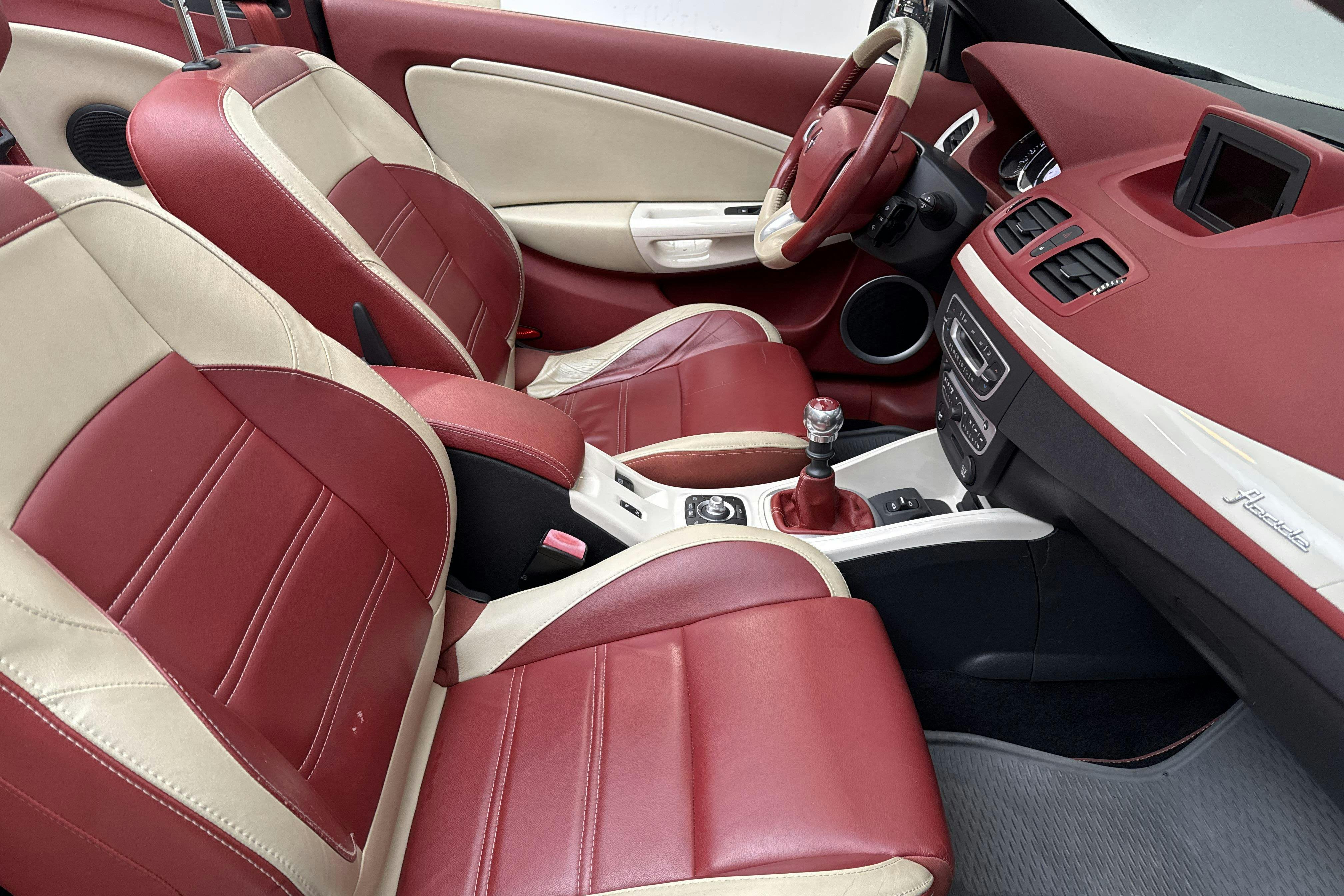 Vehicle Image 14