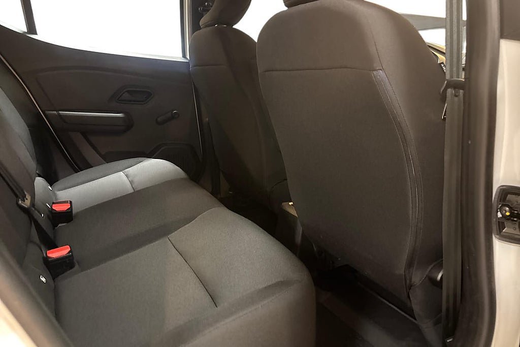 Vehicle Image 11