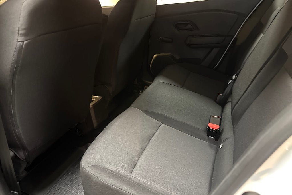 Vehicle Image 12