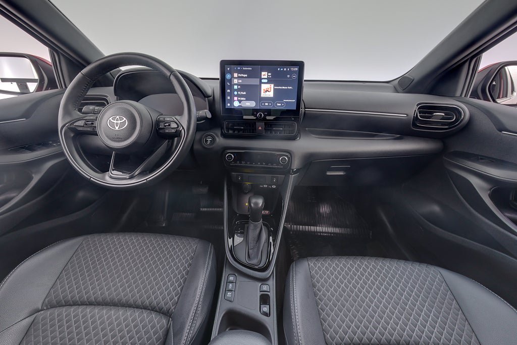 Vehicle Image 12