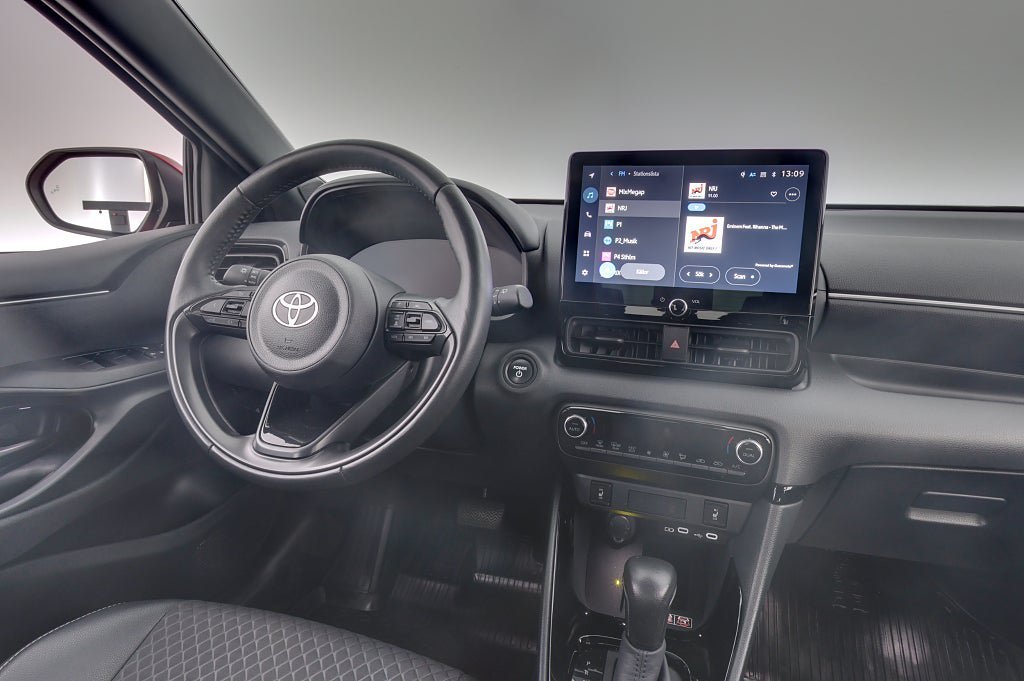 Vehicle Image 13