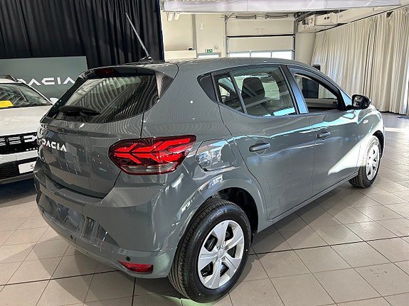 Vehicle Image 5