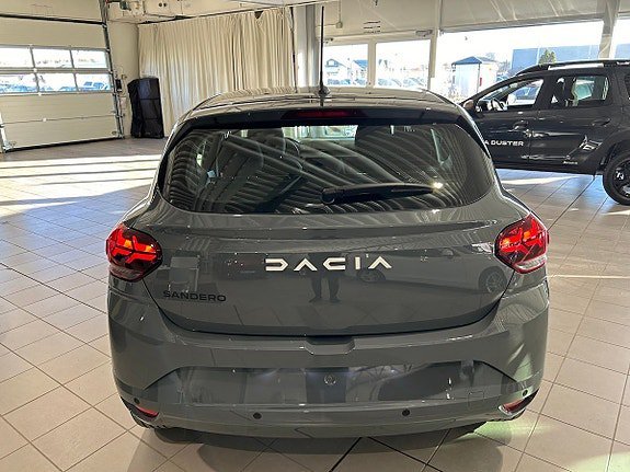 Vehicle Image 6