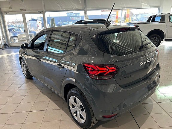 Vehicle Image 7