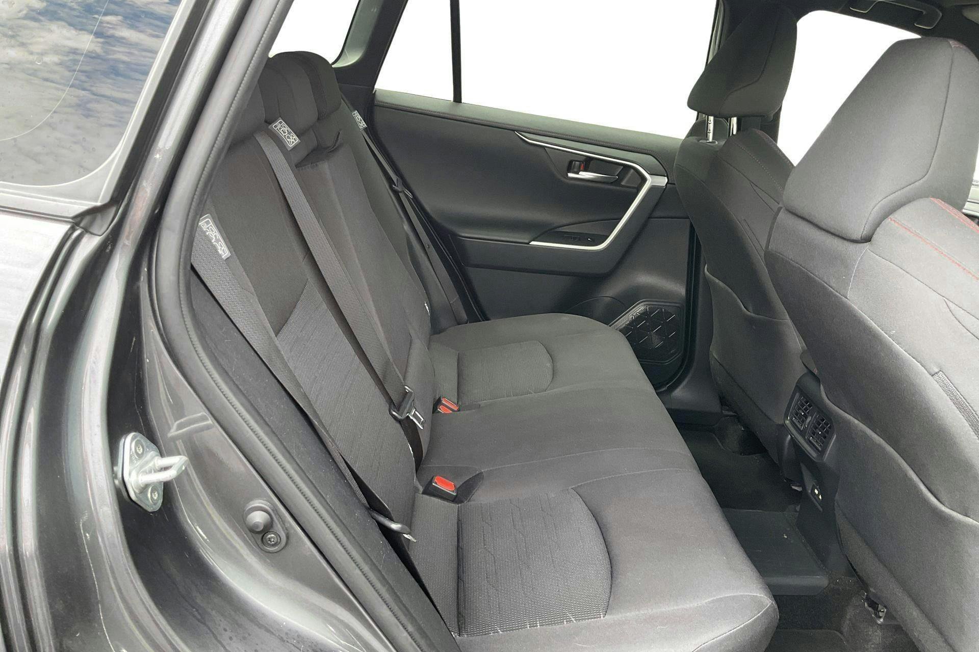 Vehicle Image 8