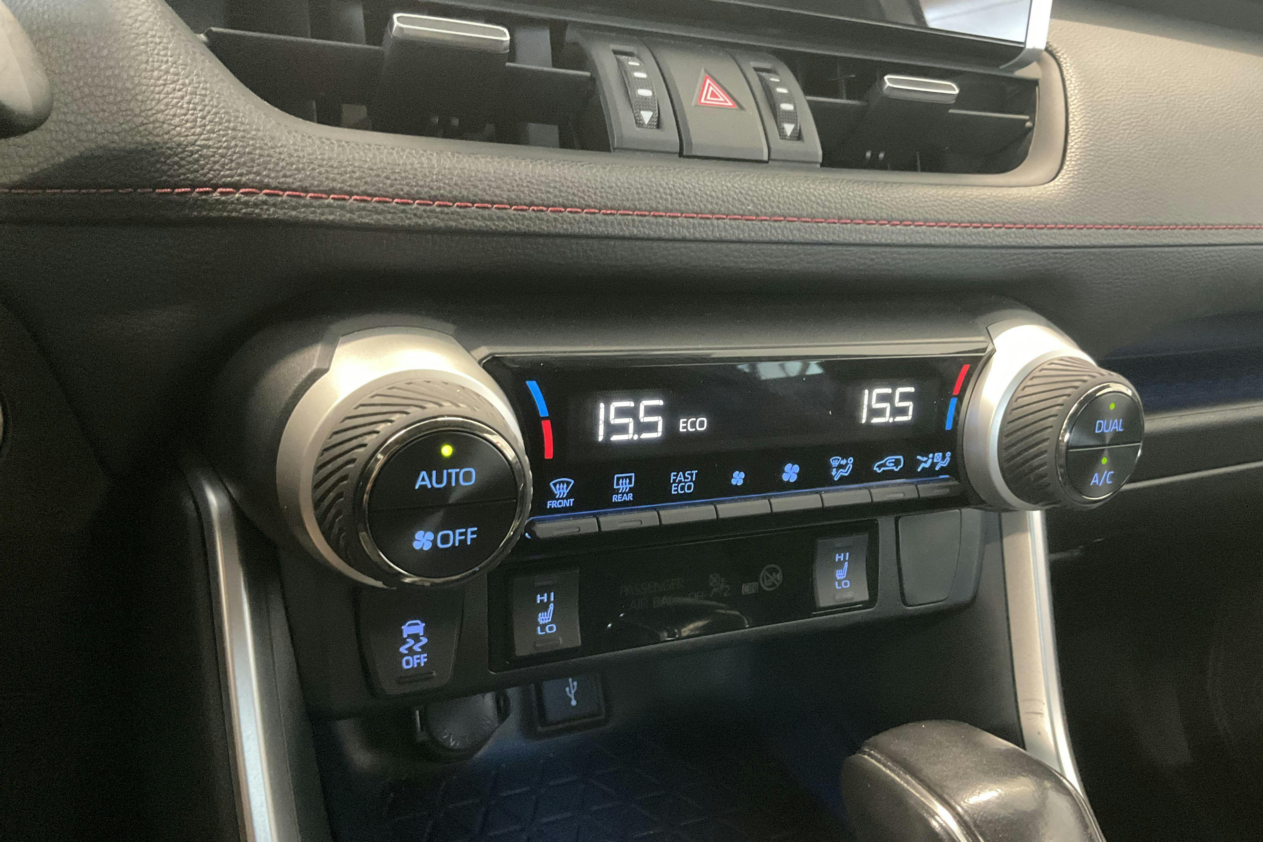 Vehicle Image 13