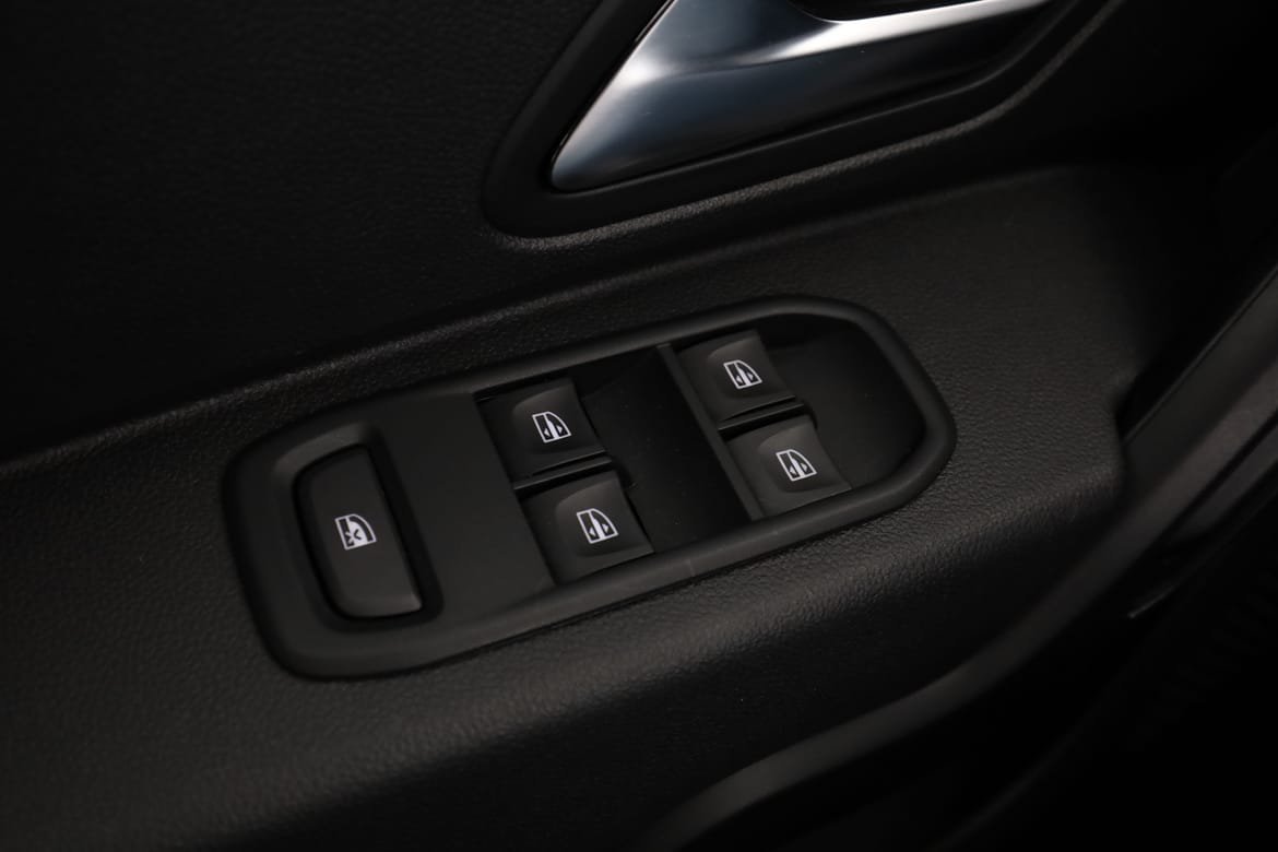 Vehicle Image 32