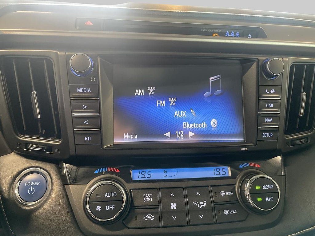 Vehicle Image 16