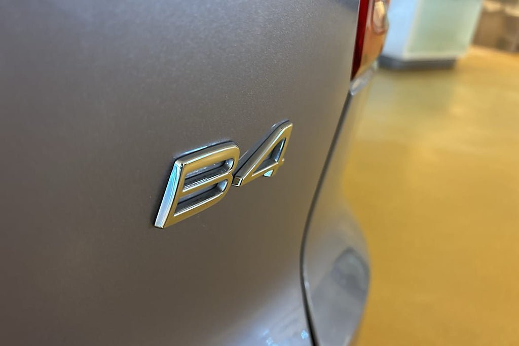 Vehicle Image 32