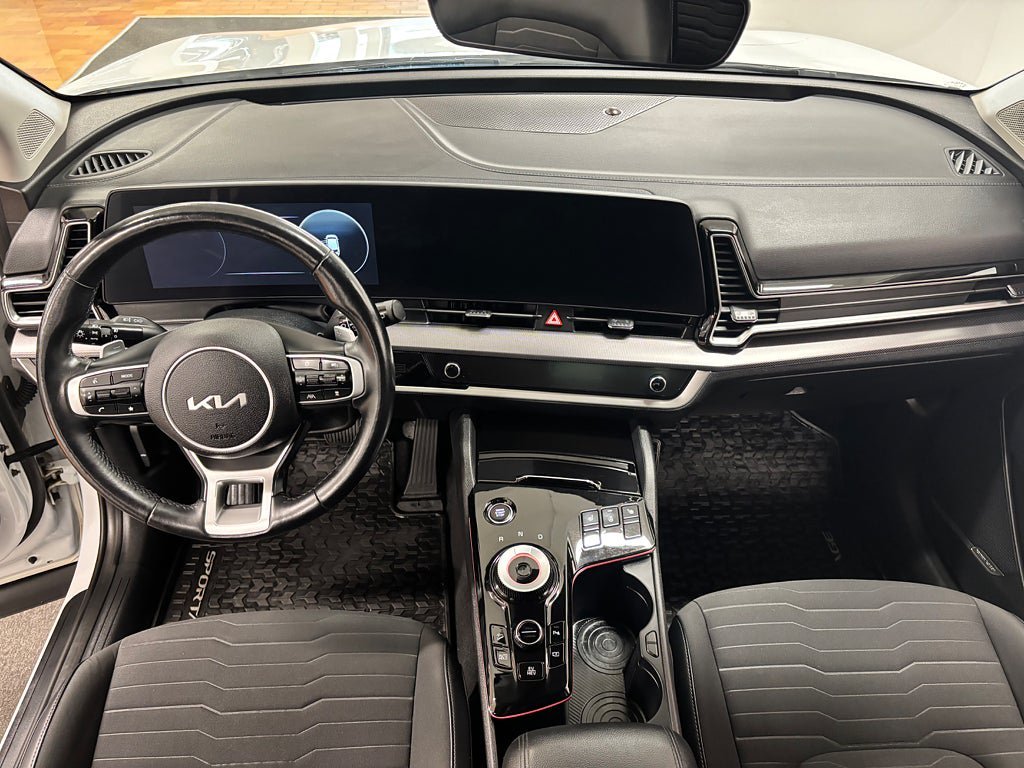 Vehicle Image 12