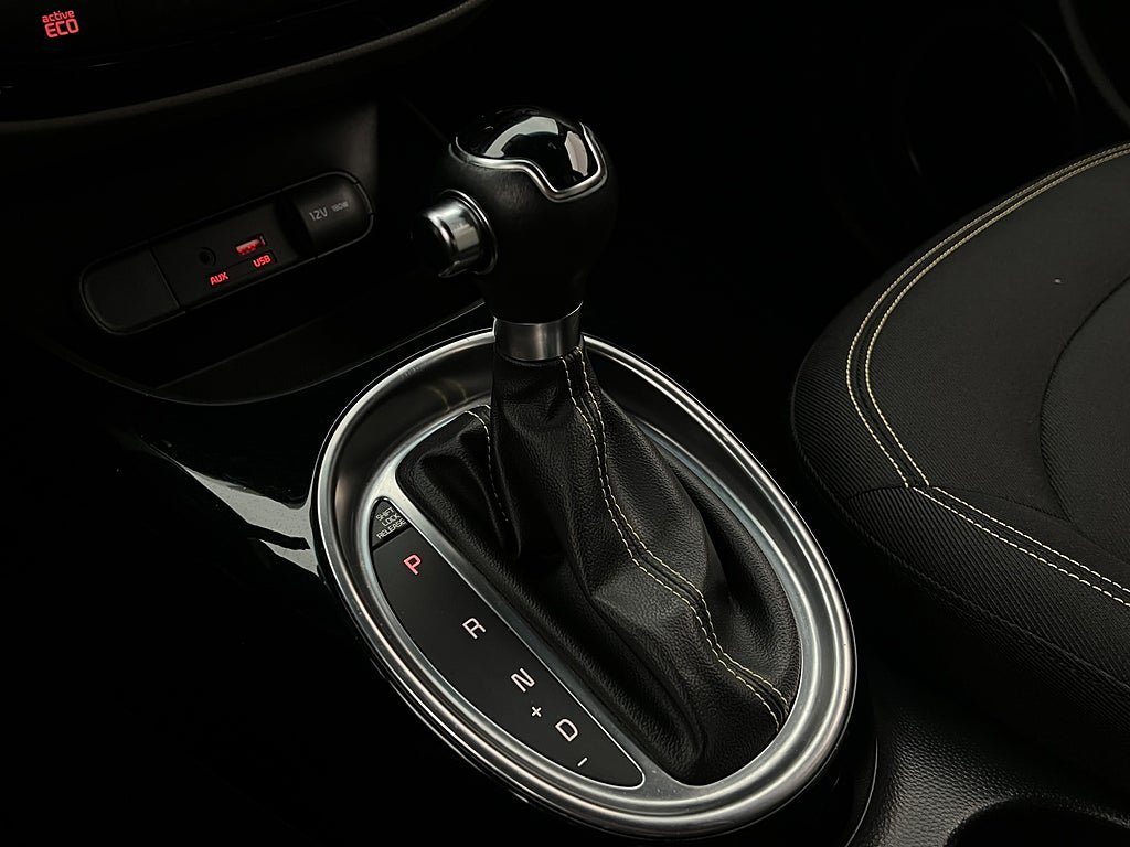 Vehicle Image 22
