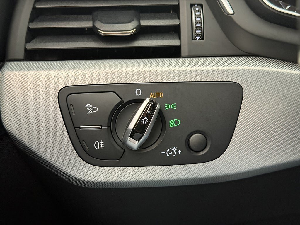 Vehicle Image 23