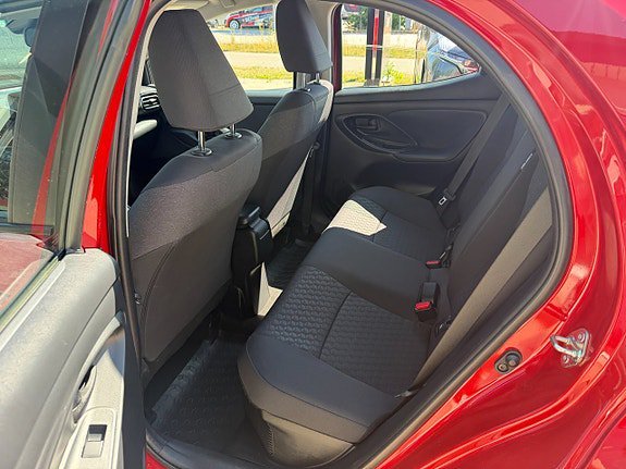 Vehicle Image 11