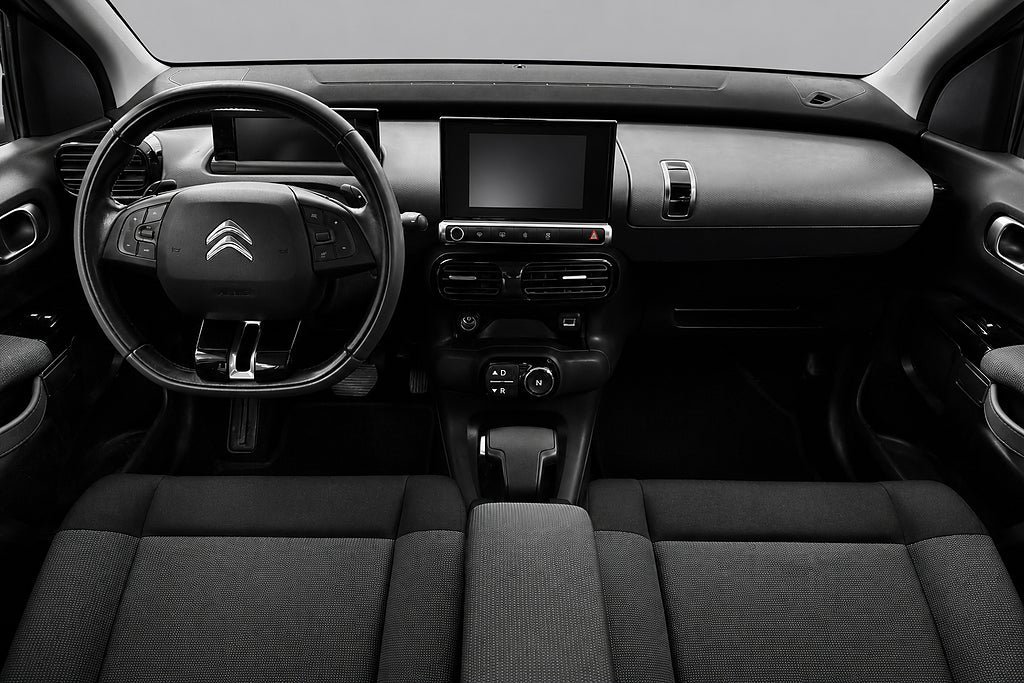Vehicle Image 12