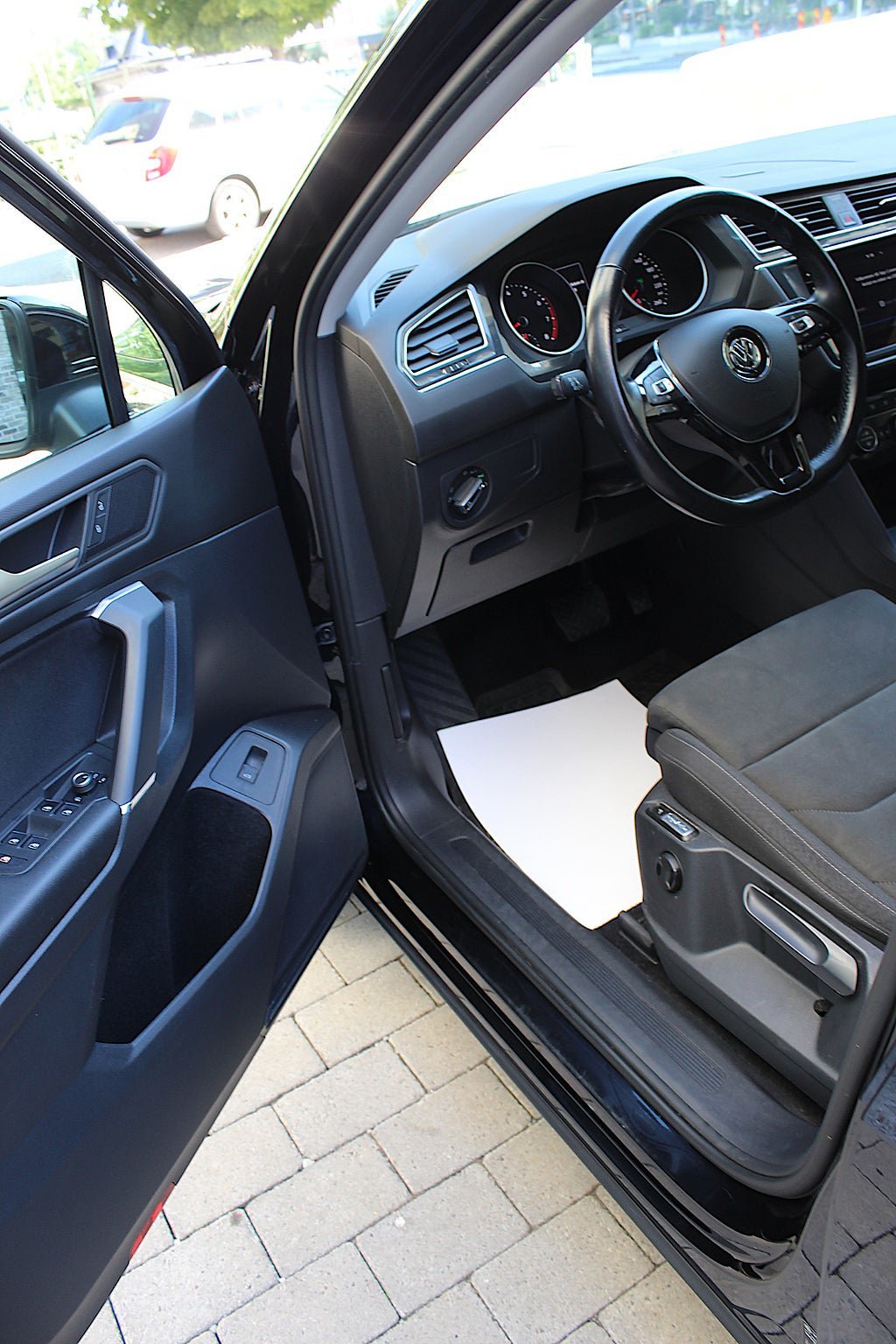 Vehicle Image 32
