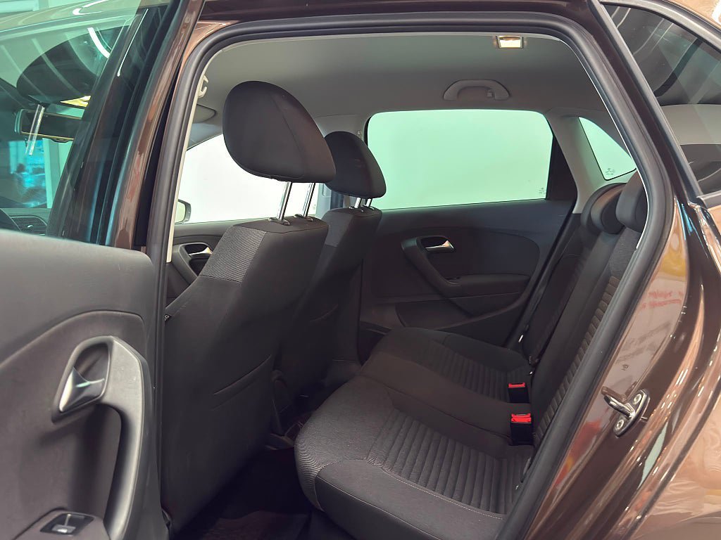 Vehicle Image 12