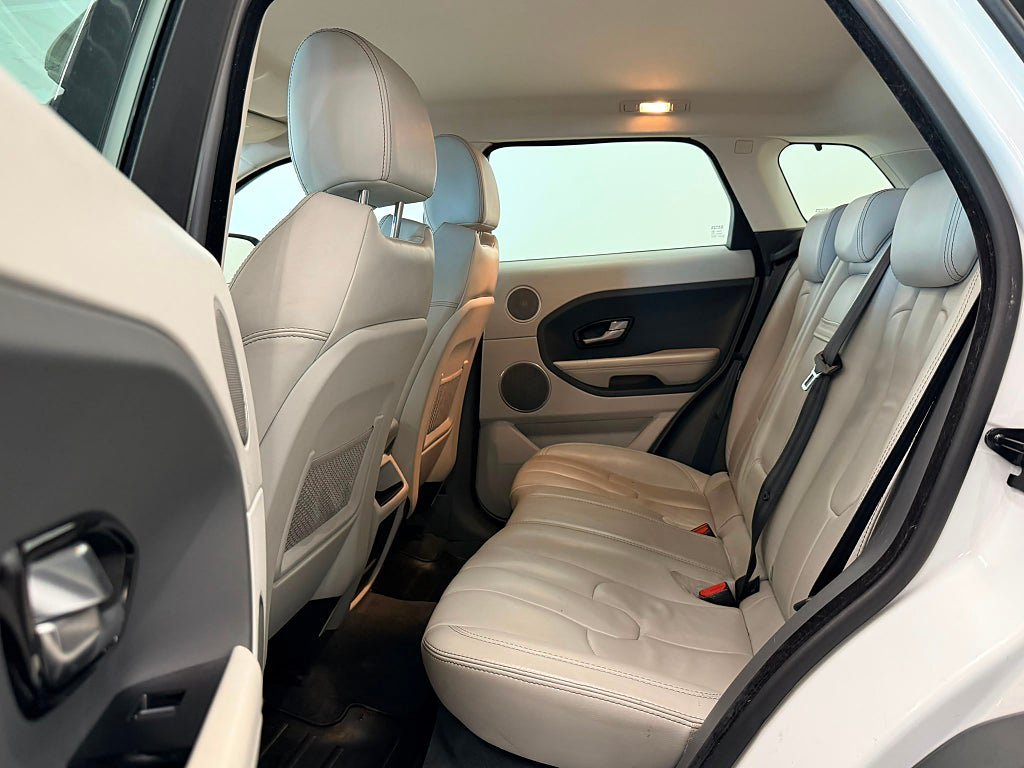 Vehicle Image 17