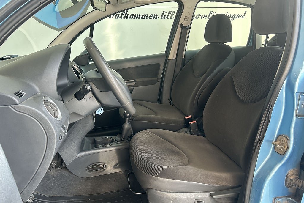 Vehicle Image 11