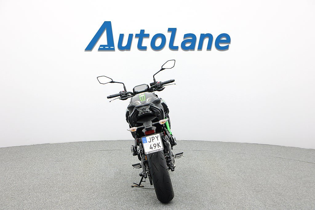 Vehicle Image 8