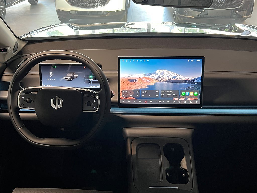 Vehicle Image 16