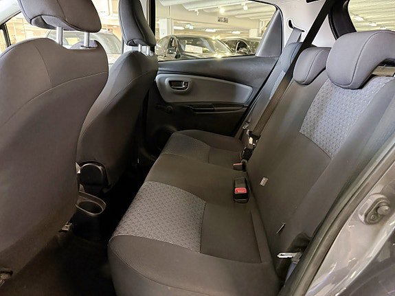 Vehicle Image 12