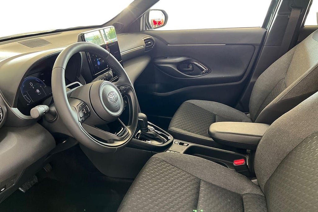 Vehicle Image 12