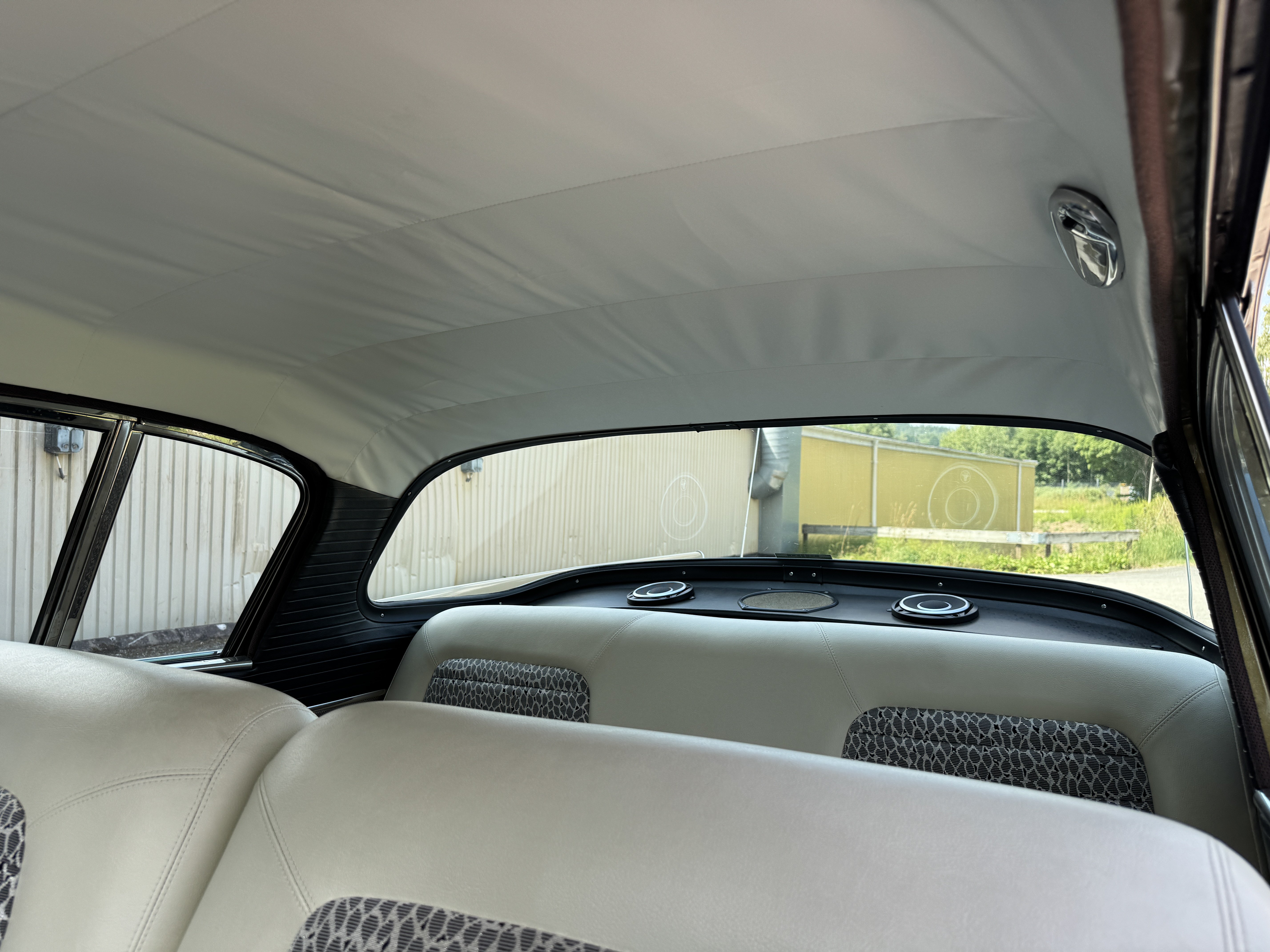 Vehicle Image 38