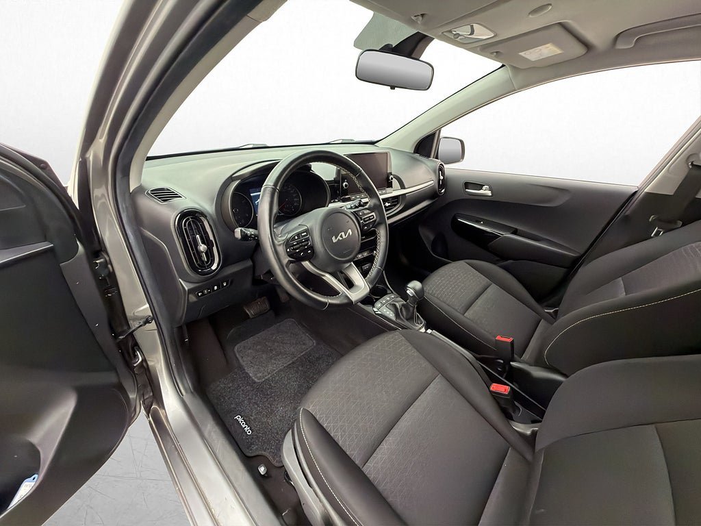 Vehicle Image 10