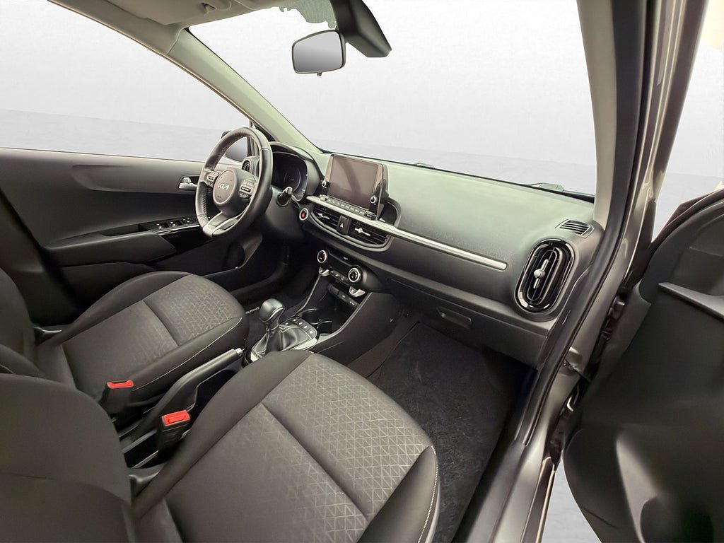 Vehicle Image 25