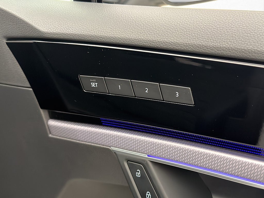 Vehicle Image 34