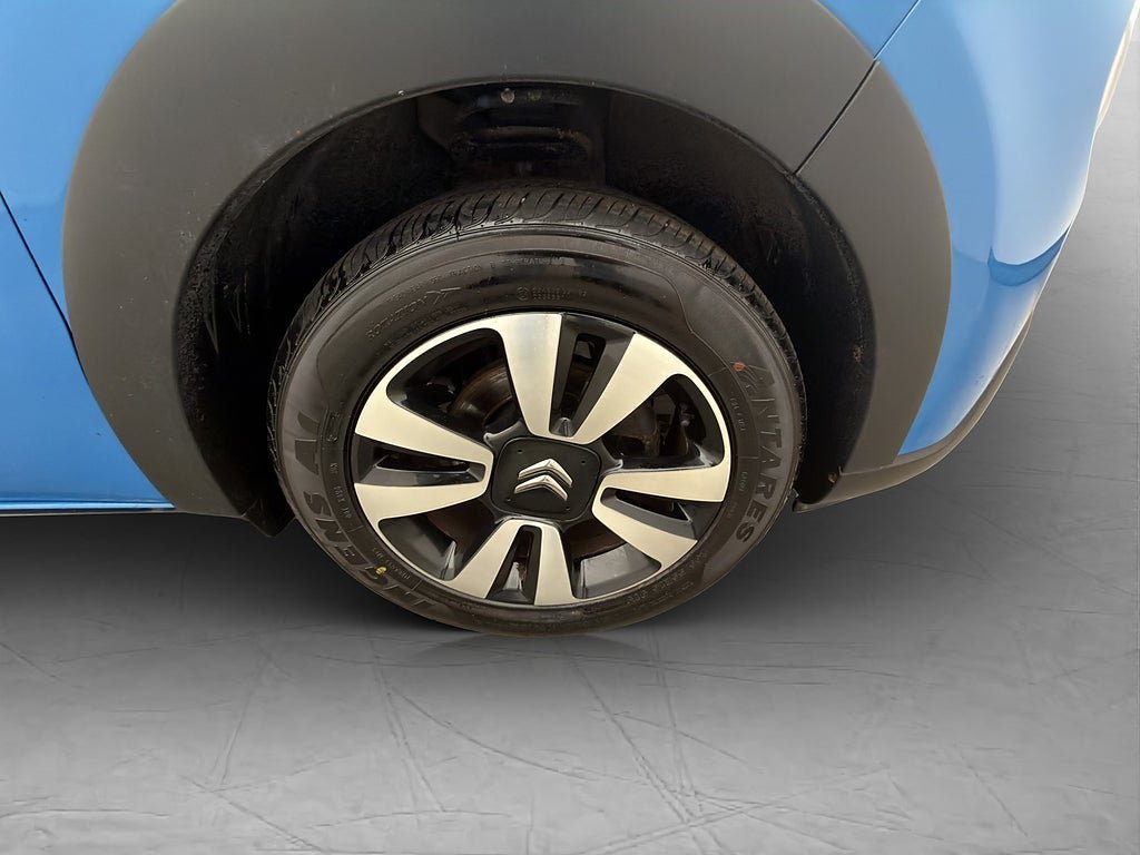 Vehicle Image 30