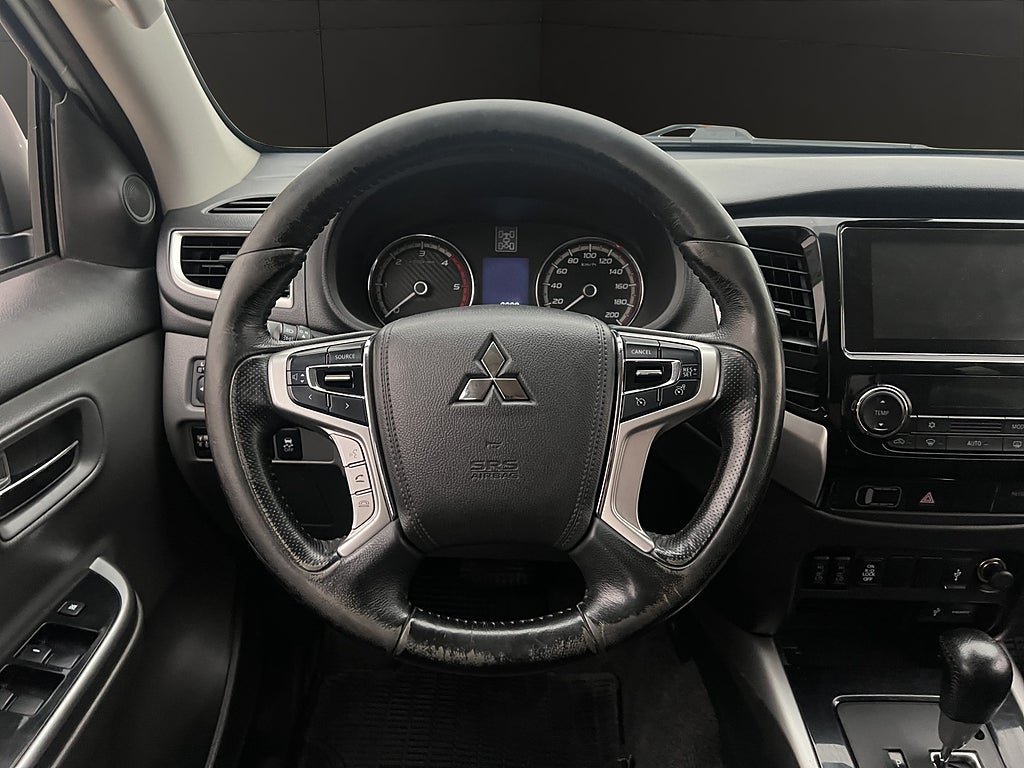 Vehicle Image 17