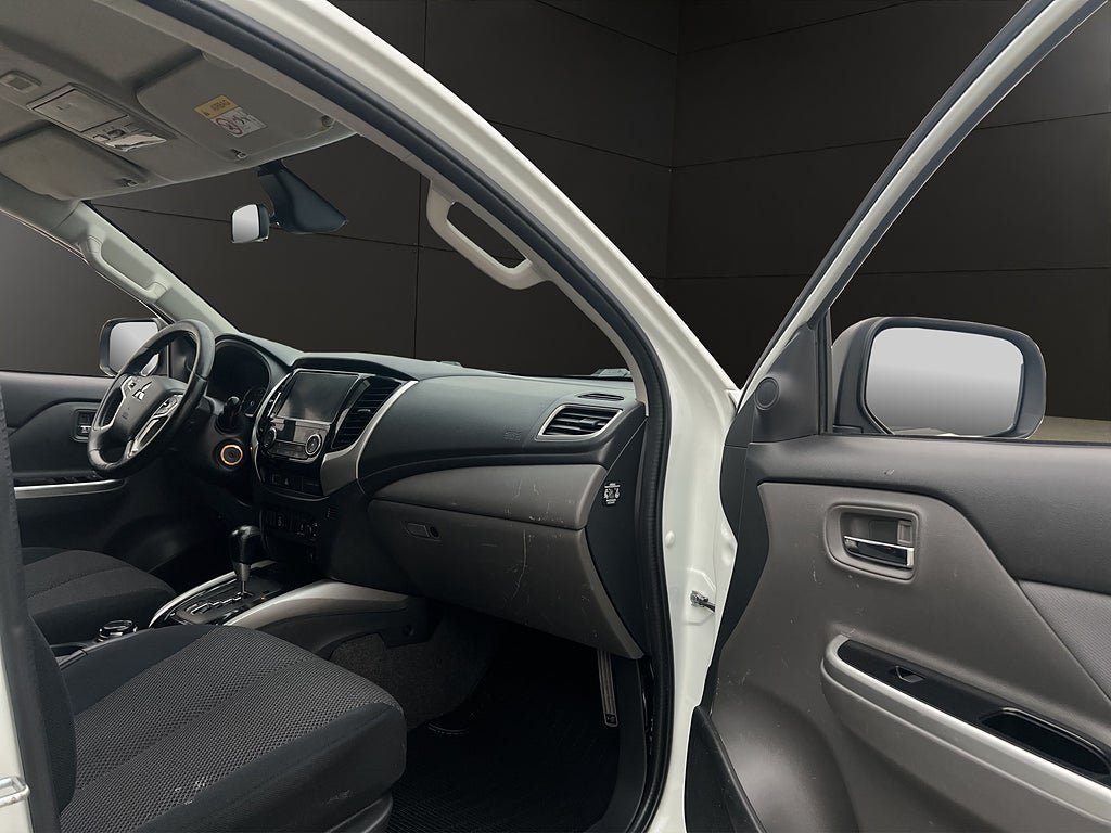 Vehicle Image 30
