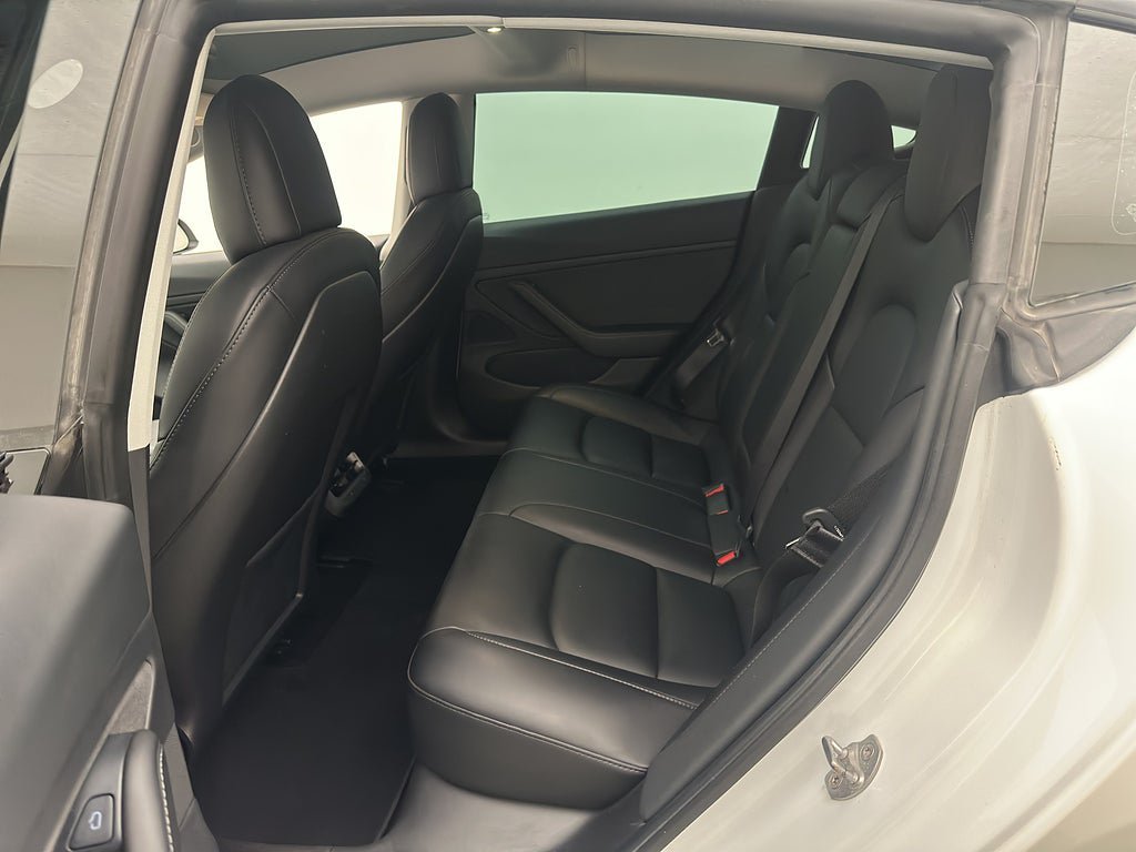 Vehicle Image 28