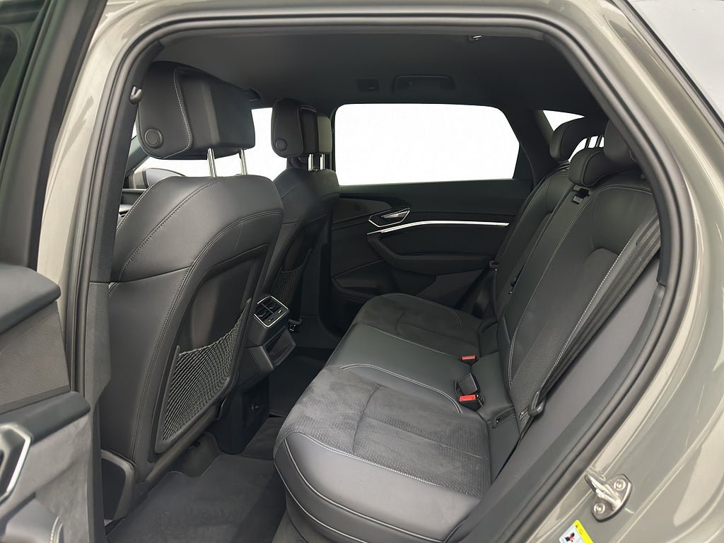 Vehicle Image 28