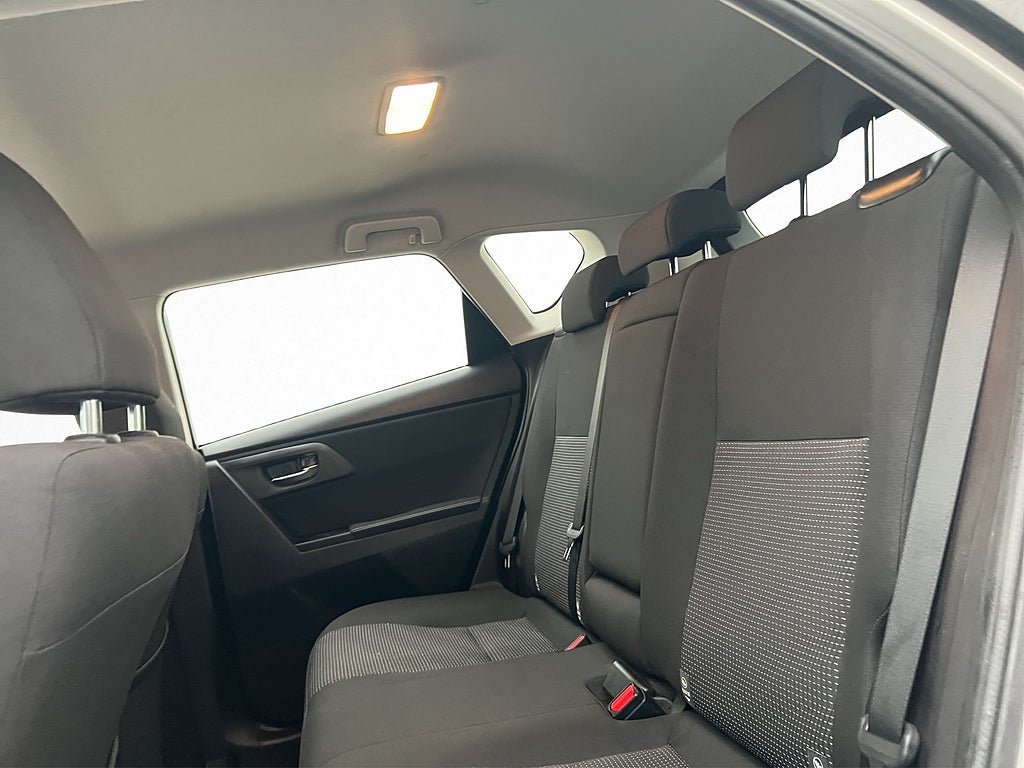 Vehicle Image 16
