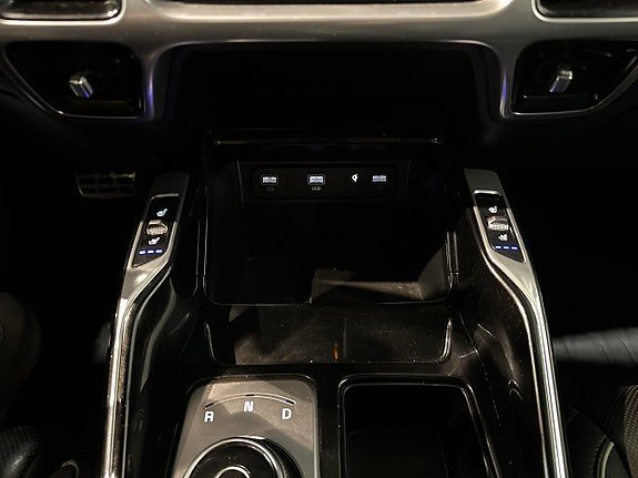 Vehicle Image 23