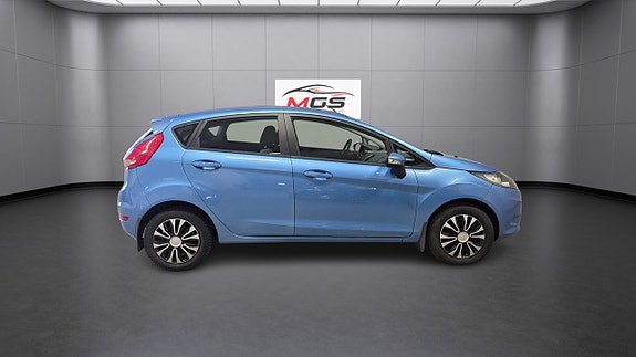 Vehicle Image 8