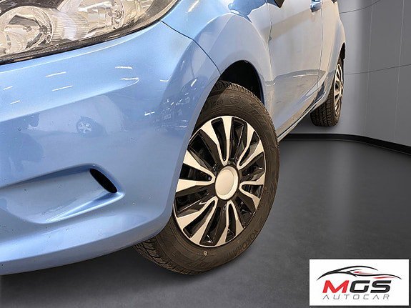 Vehicle Image 9