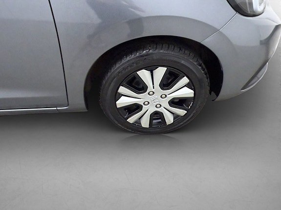 Vehicle Image 32