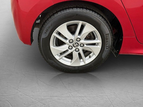 Vehicle Image 12