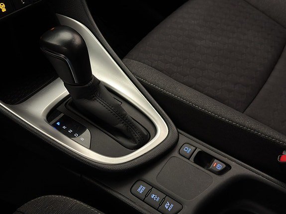 Vehicle Image 25