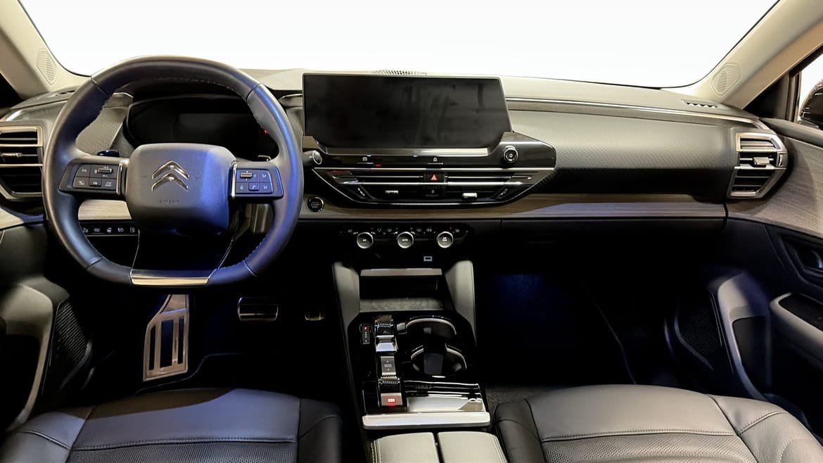 Vehicle Image 11