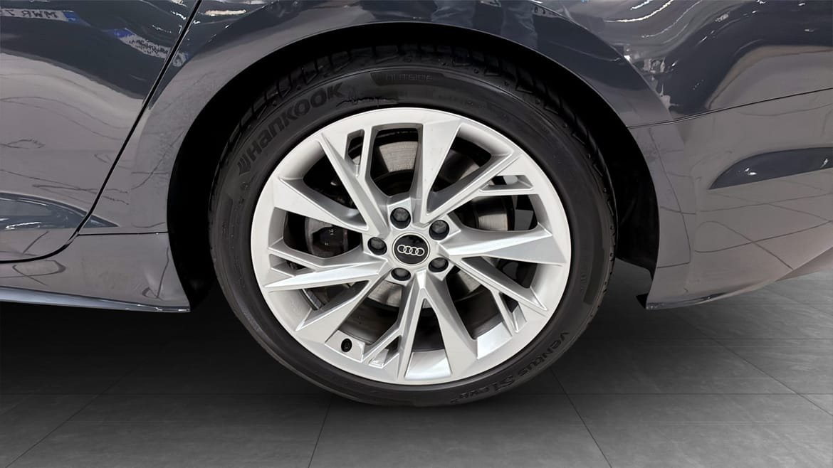 Vehicle Image 6